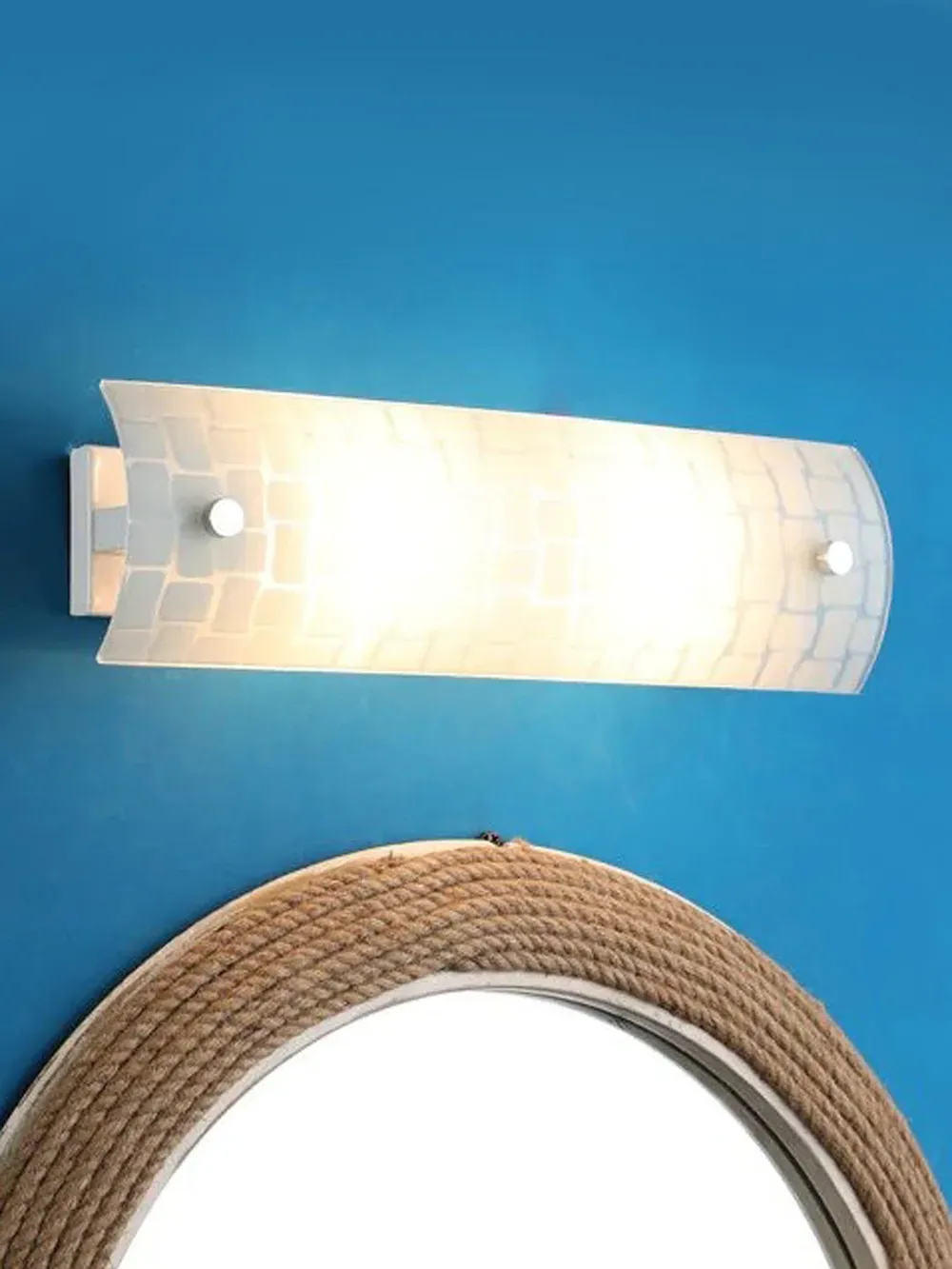 Sleek &amp; Stylish Checkered Mirror Light